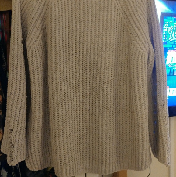 Gray top - Picture 5 of 5